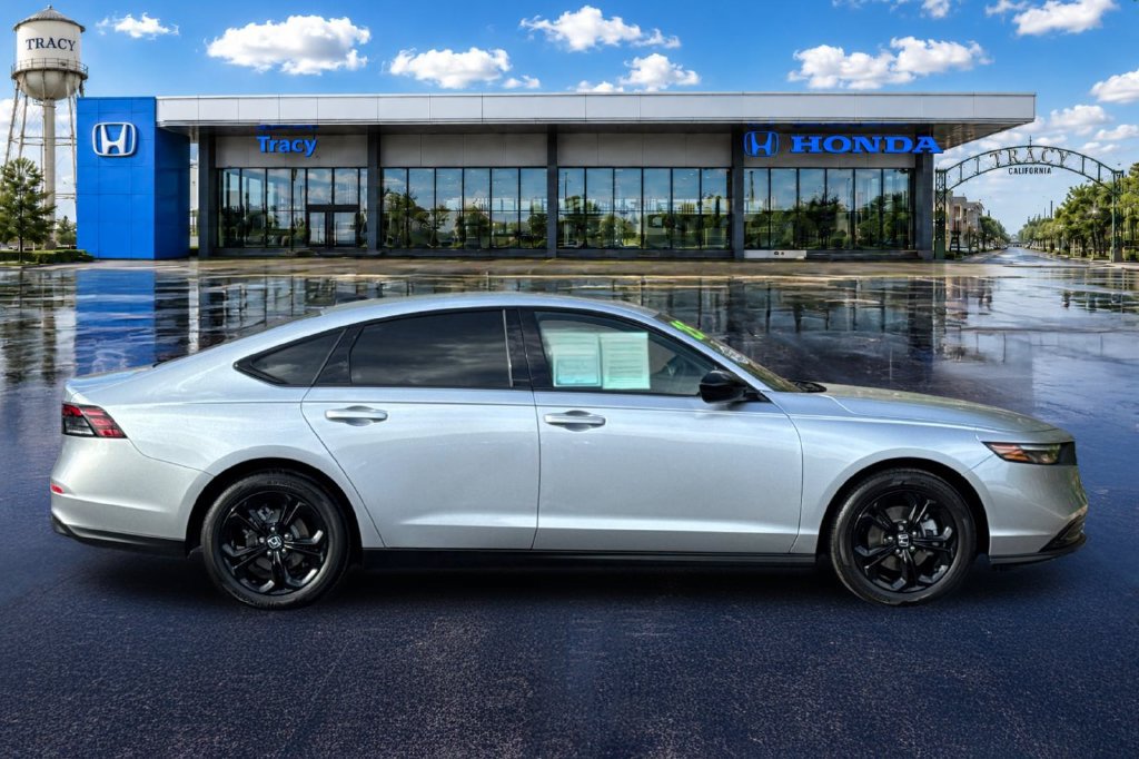 Used 2025 Honda Accord SE image 4