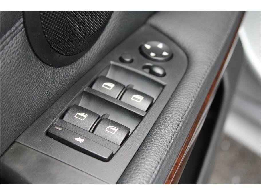 Used 2011 BMW 328i xDrive Wagon image 14