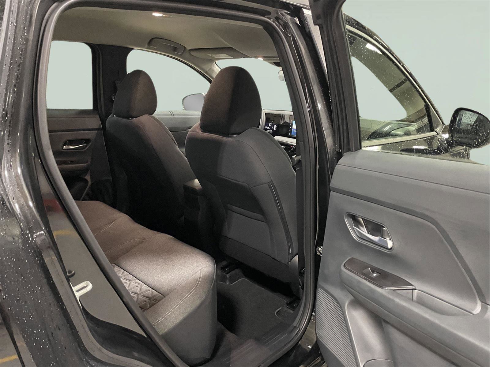 Used 2025 Nissan Kicks SV image 17