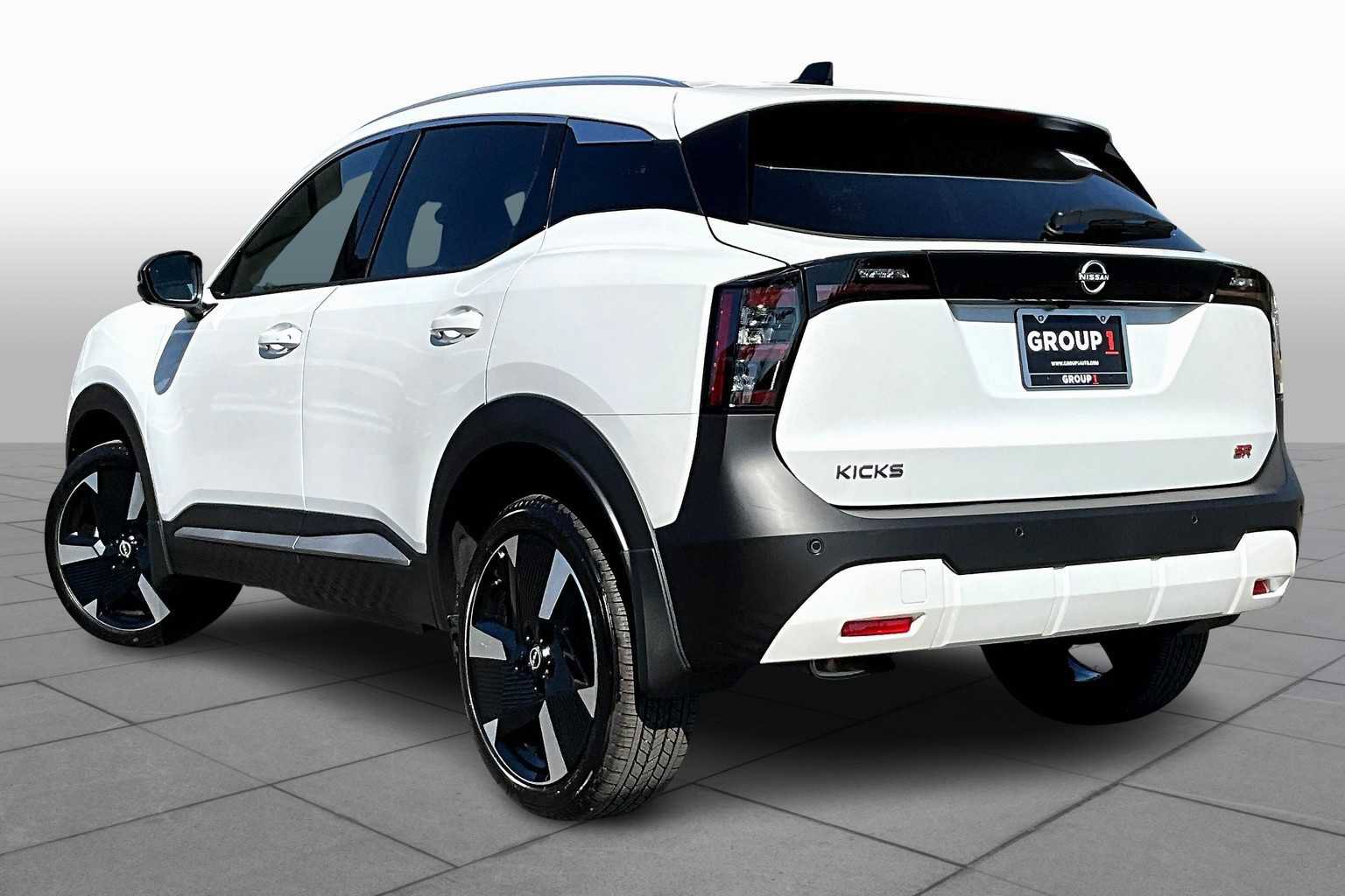 New 2026 Nissan Kicks SR image 12