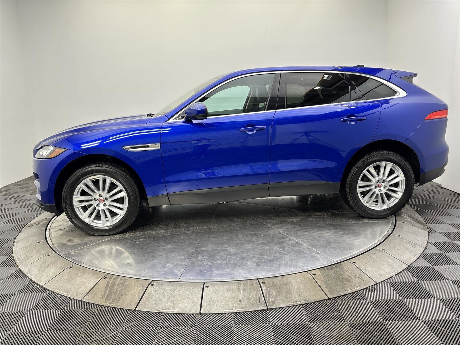 Used 2020 Jaguar F-PACE Prestige image 16