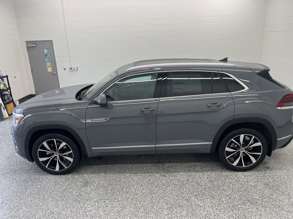 New 2026 Volkswagen Atlas Cross Sport SEL Premium R-Line image 2