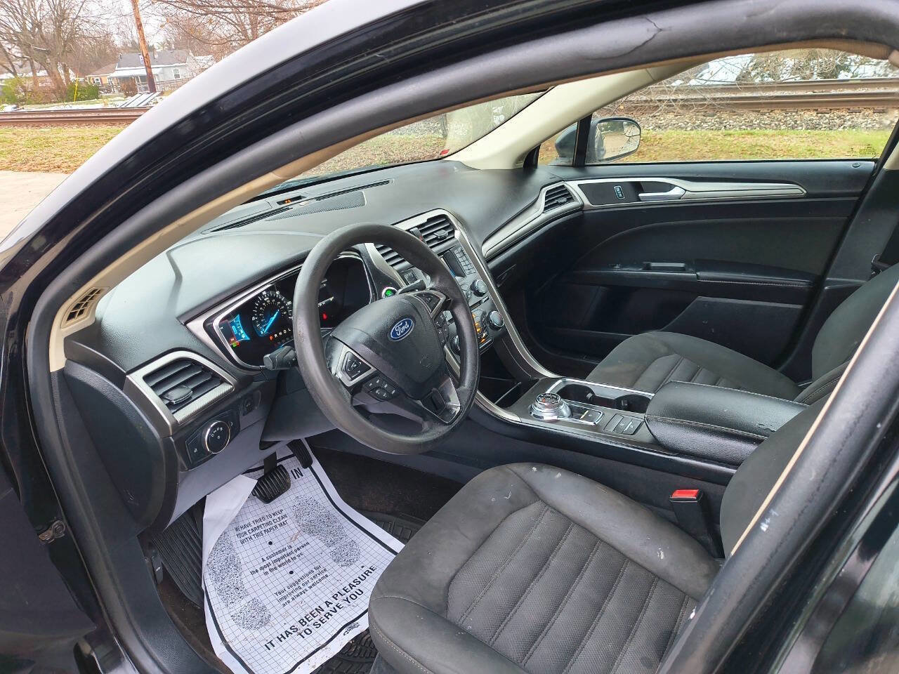 Used 2018 Ford Fusion SE image 3