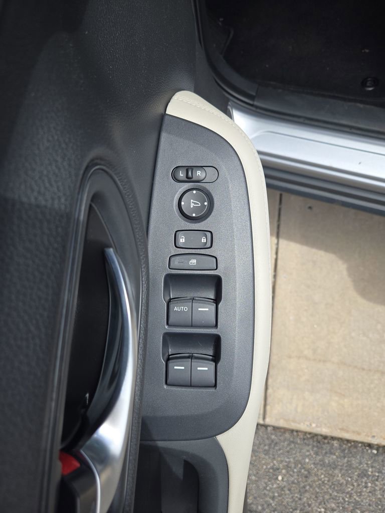 Used 2024 Honda HR-V LX image 12