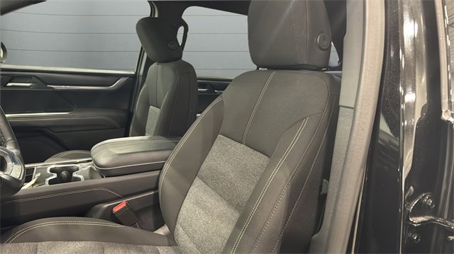 Used 2025 GMC Acadia Elevation image 22