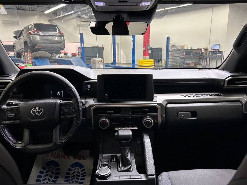 Used 2024 Toyota Tacoma SR5 AWD/4WD image 18