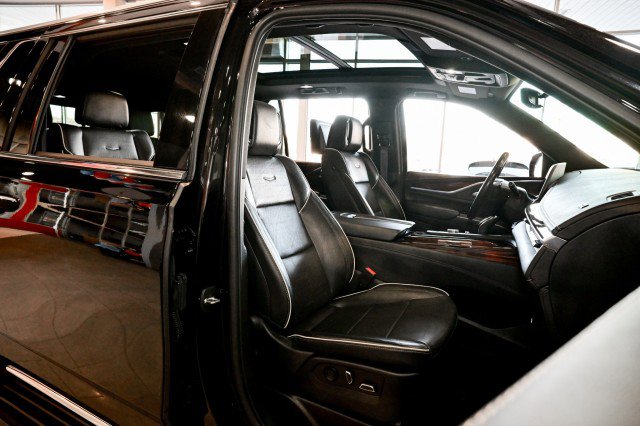 Used 2023 Cadillac Escalade ESV Premium Luxury image 27