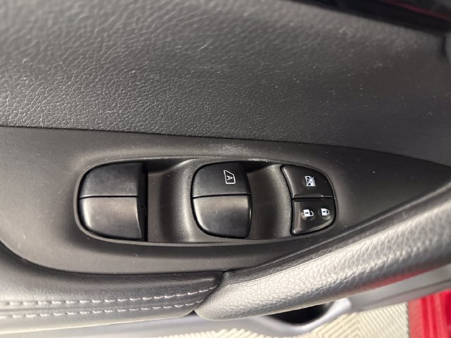 Used 2017 Nissan Rogue Sport SV AWD/4WD image 24