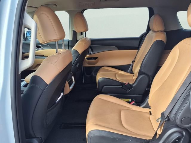 Used 2024 Kia Carnival LX image 20