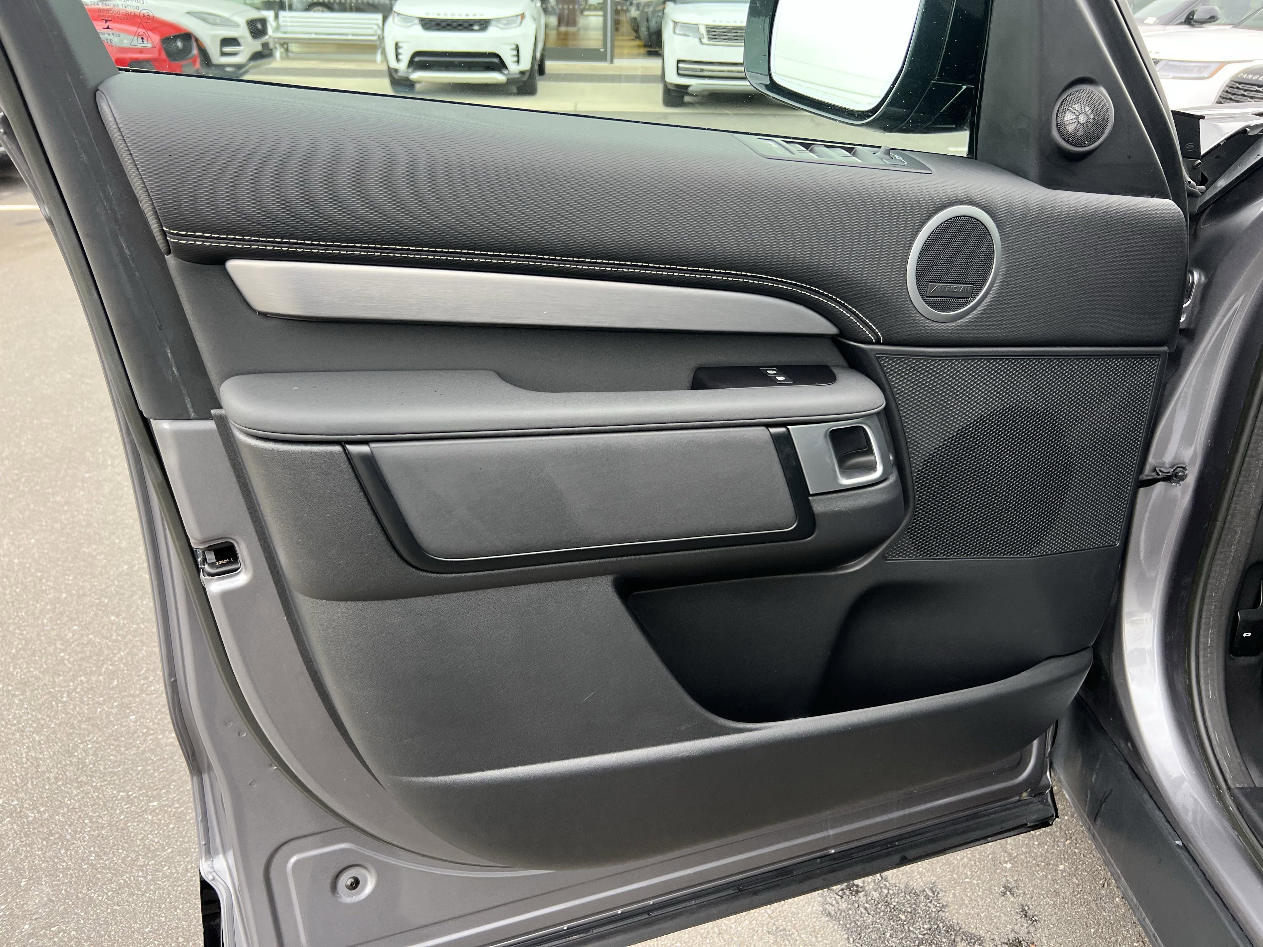 Certified 2023 Land Rover Discovery S R-Dynamic image 13