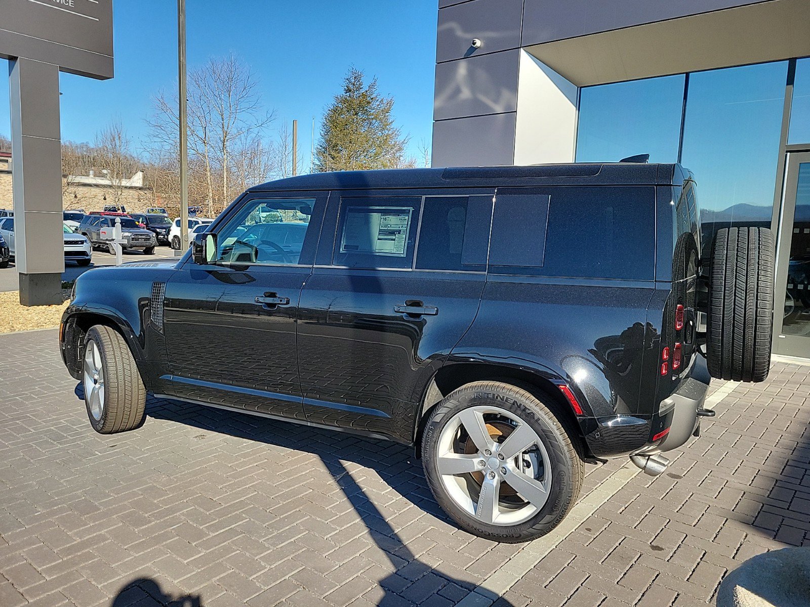 Used 2025 Land Rover Defender 110 X-Dynamic SE AWD/4WD image 8