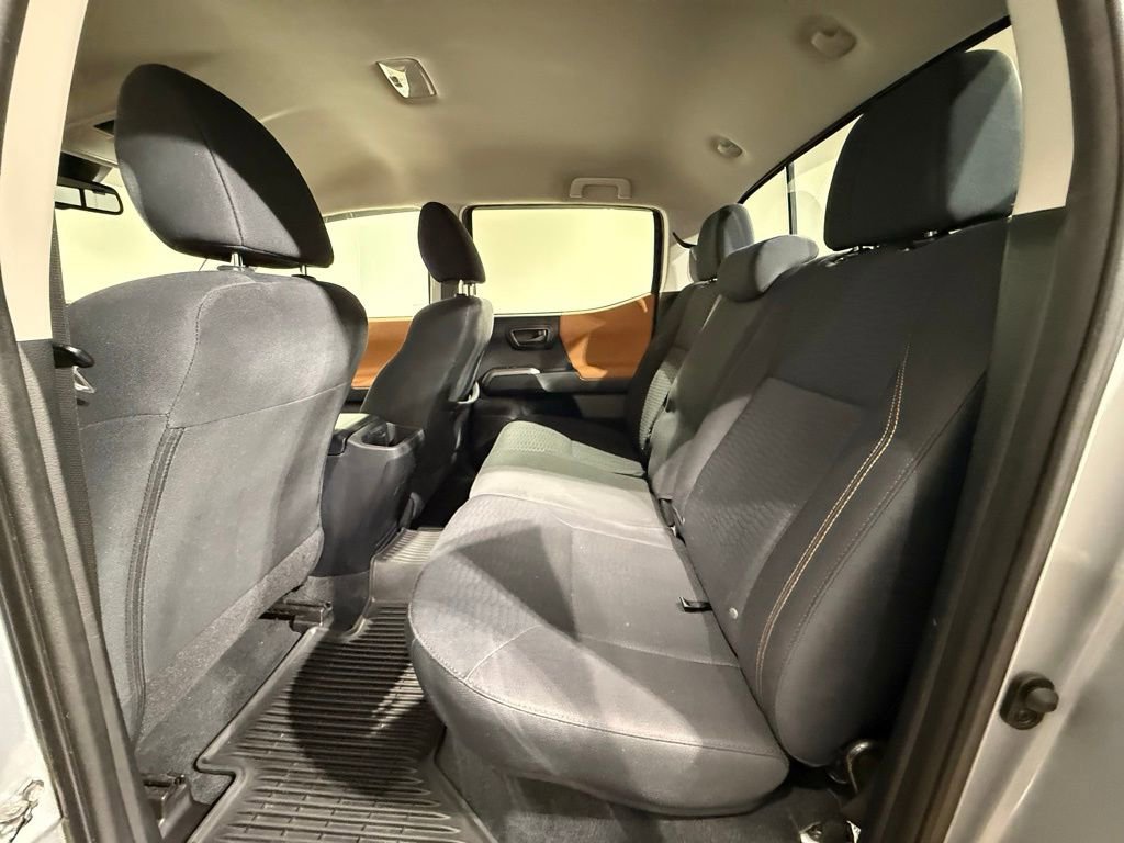 Used 2019 Toyota Tacoma SR5 AWD/4WD image 17