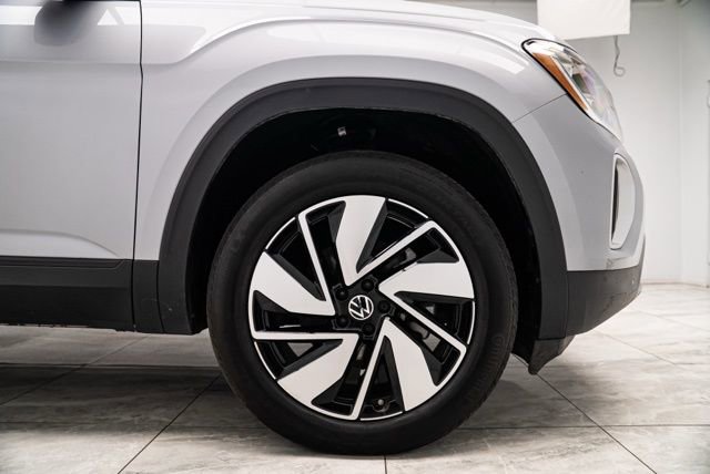 Used 2025 Volkswagen Atlas SE image 34