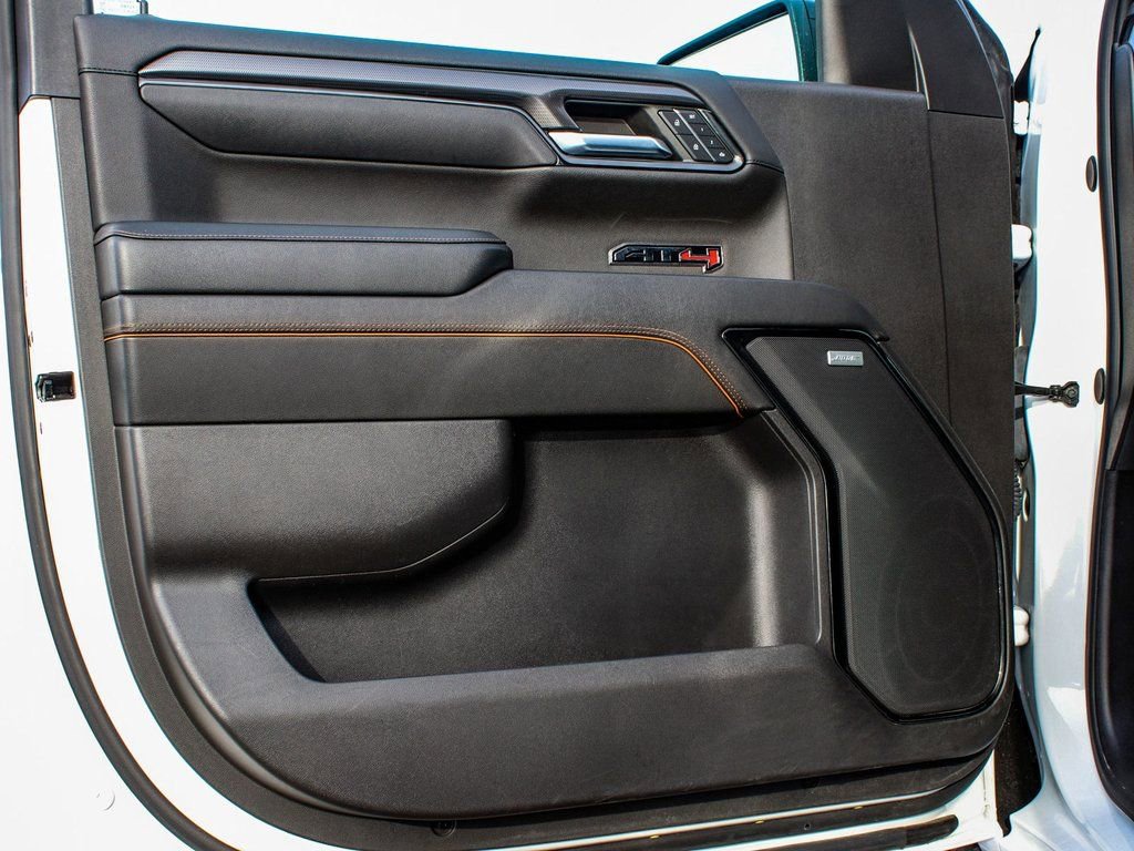 Used 2024 GMC Sierra 1500 AT4 w/ Technology Package image 8