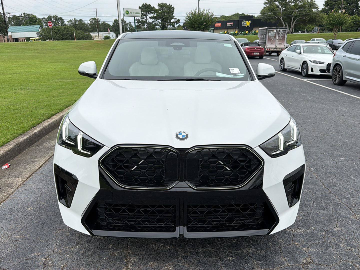 New 2026 BMW X2 xDrive28i w/ Technology Package AWD/4WD image 9