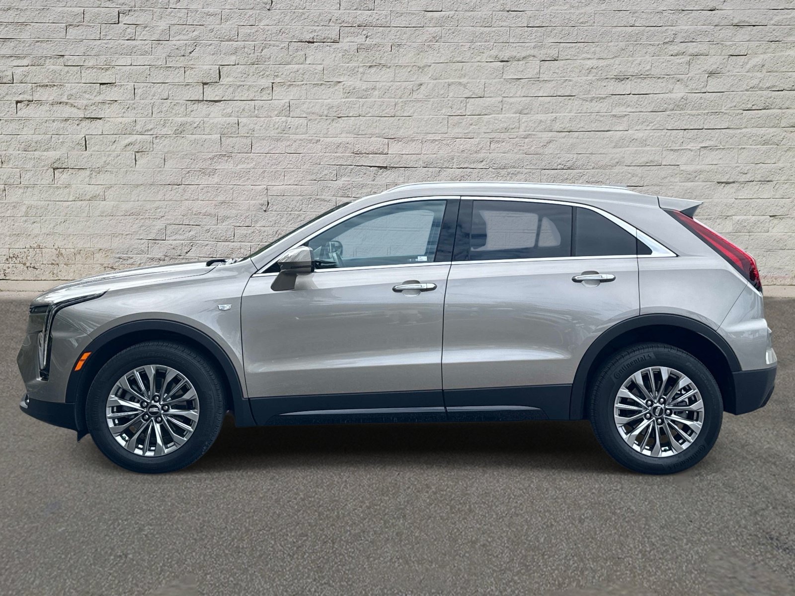Used 2024 Cadillac XT4 Premium Luxury FWD image 2