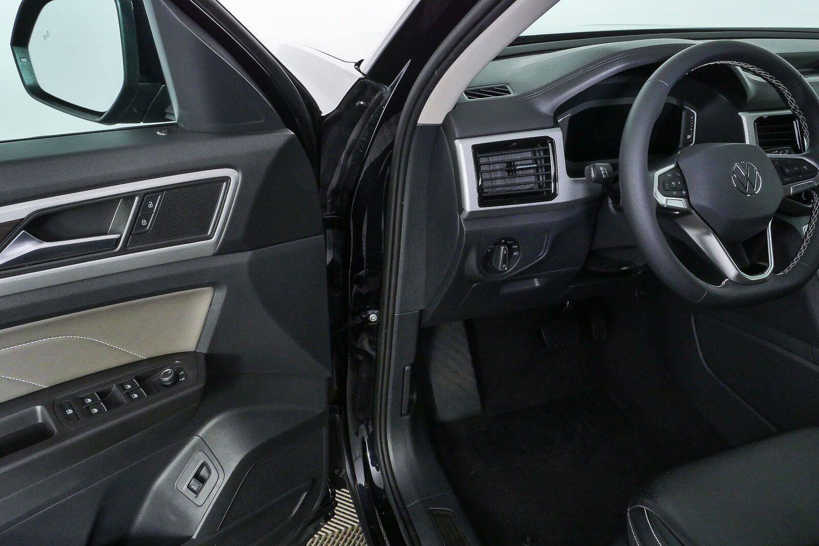 Certified 2023 Volkswagen Atlas SE FWD image 11