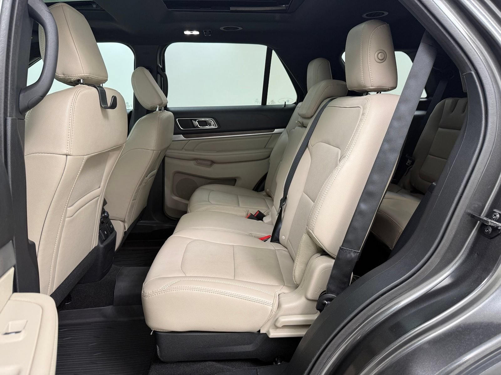 Used 2018 Ford Explorer Limited w/ Equipment Group 301A AWD/4WD image 23