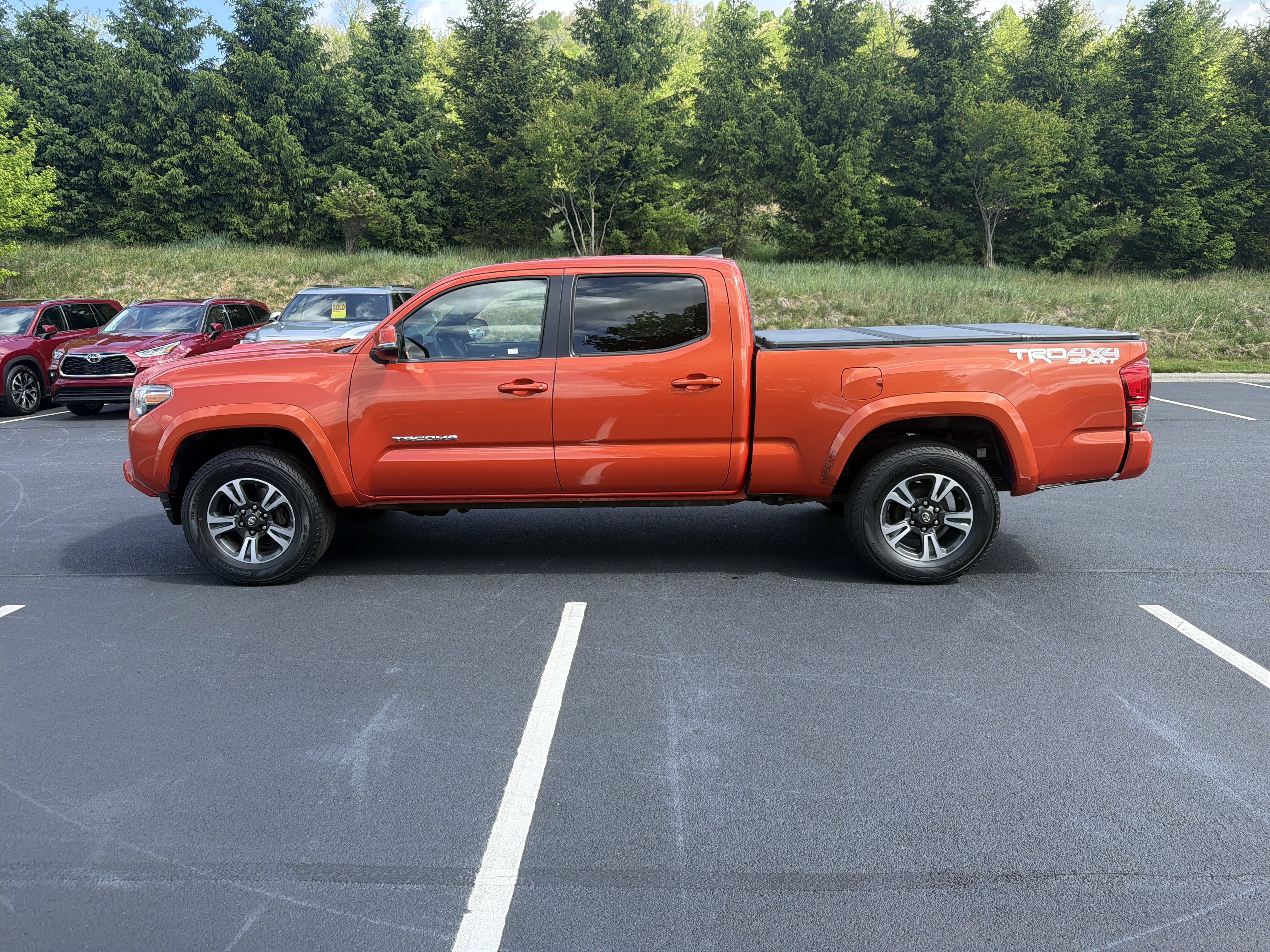 Used 2016 Toyota Tacoma TRD Sport w/ Towing Package AWD/4WD image 7