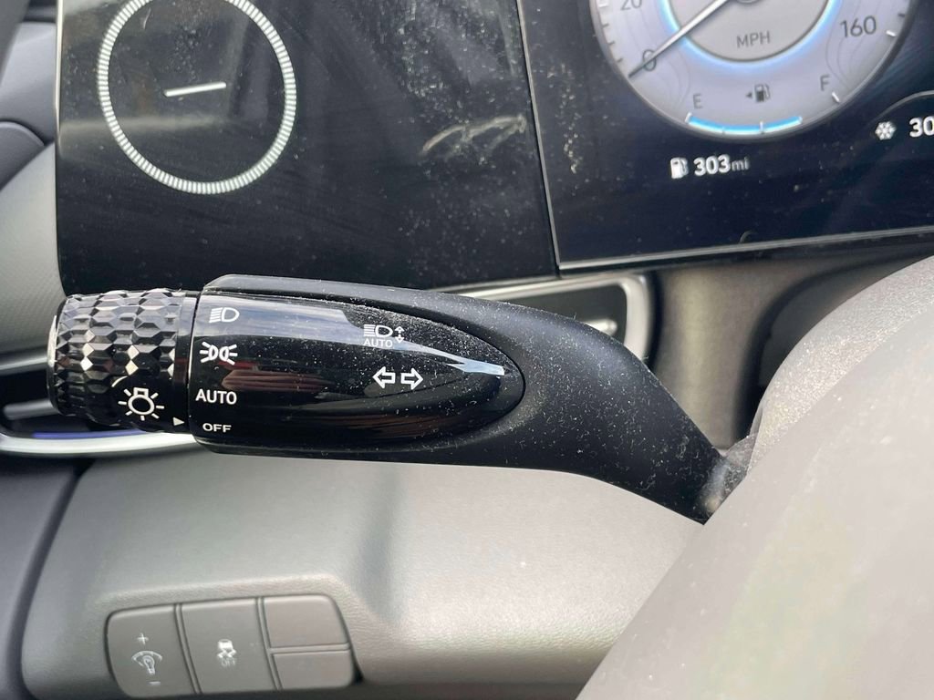 Certified 2024 Hyundai Elantra SEL image 21