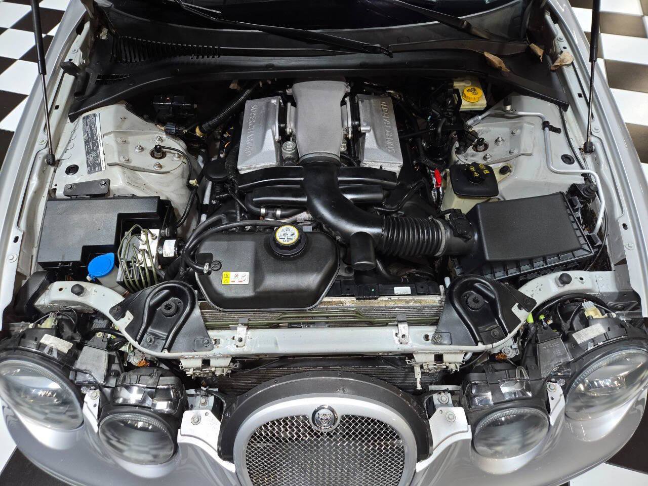 Used 2005 Jaguar S-TYPE R RWD image 6