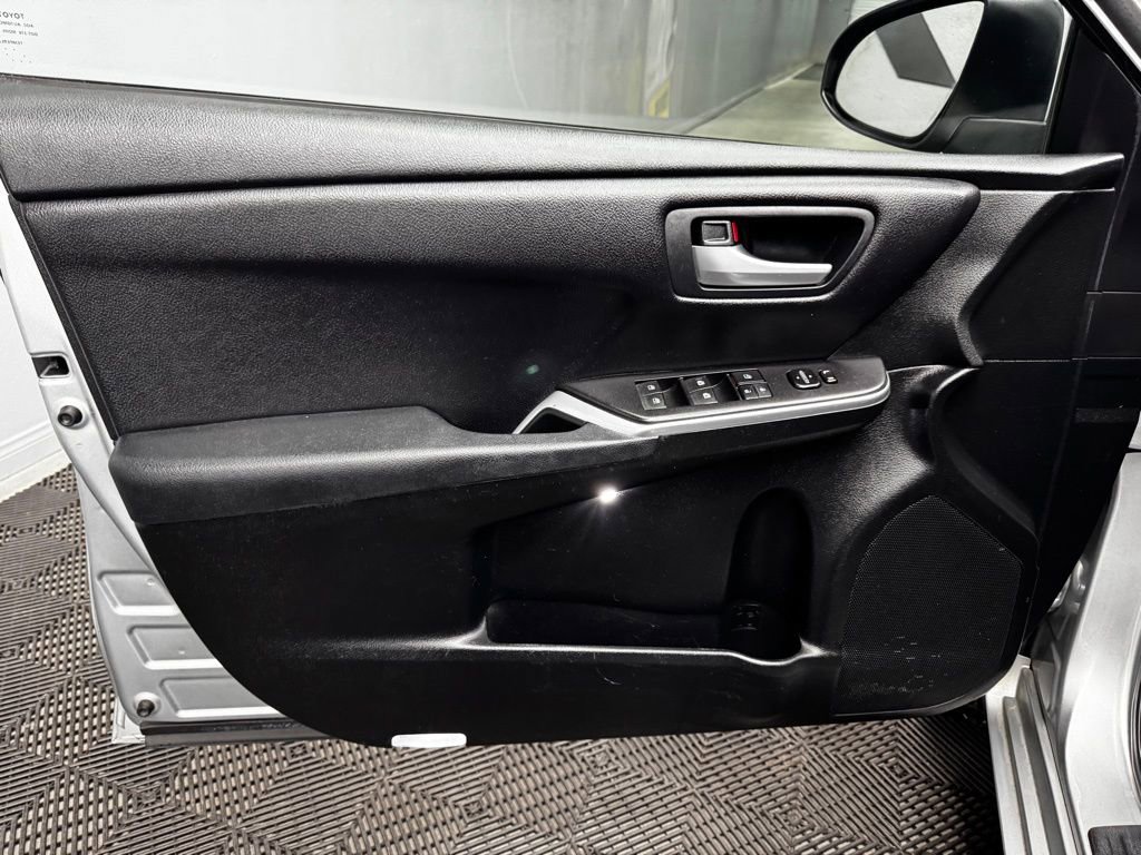 Used 2017 Toyota Camry SE FWD image 36