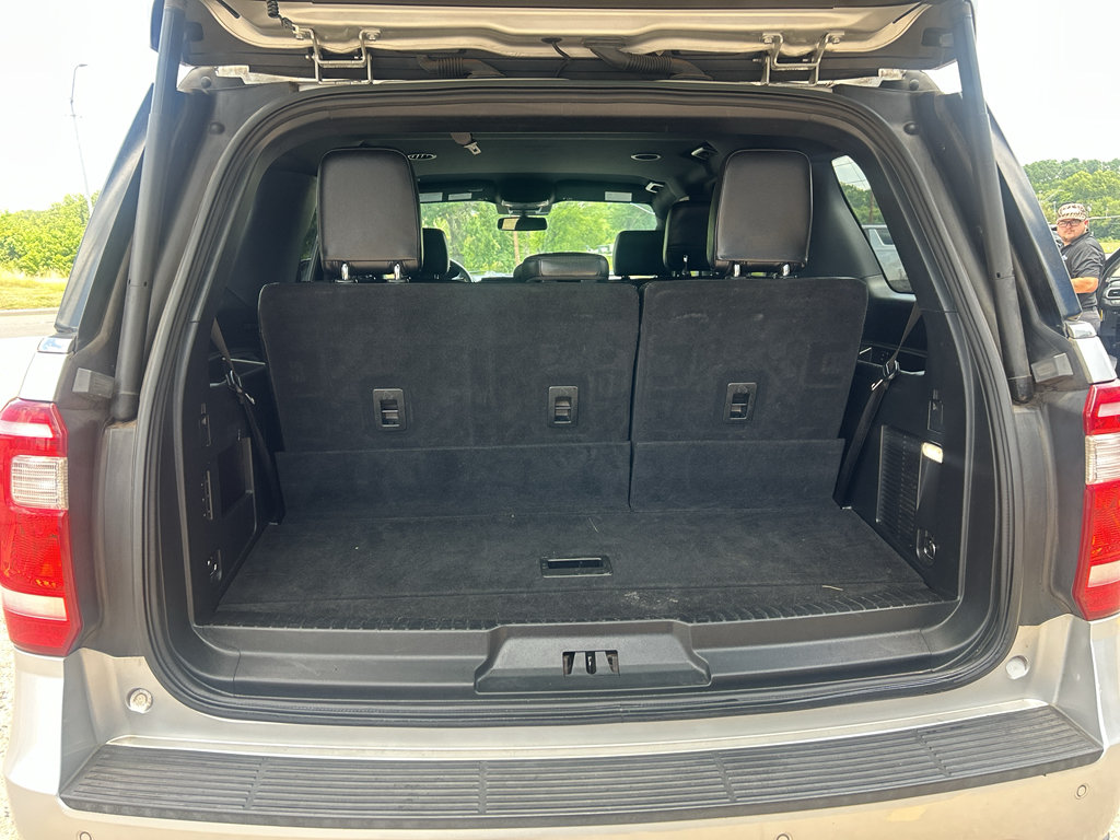 Used 2019 Ford Expedition XLT w/ Equipment Group 202A RWD image 13
