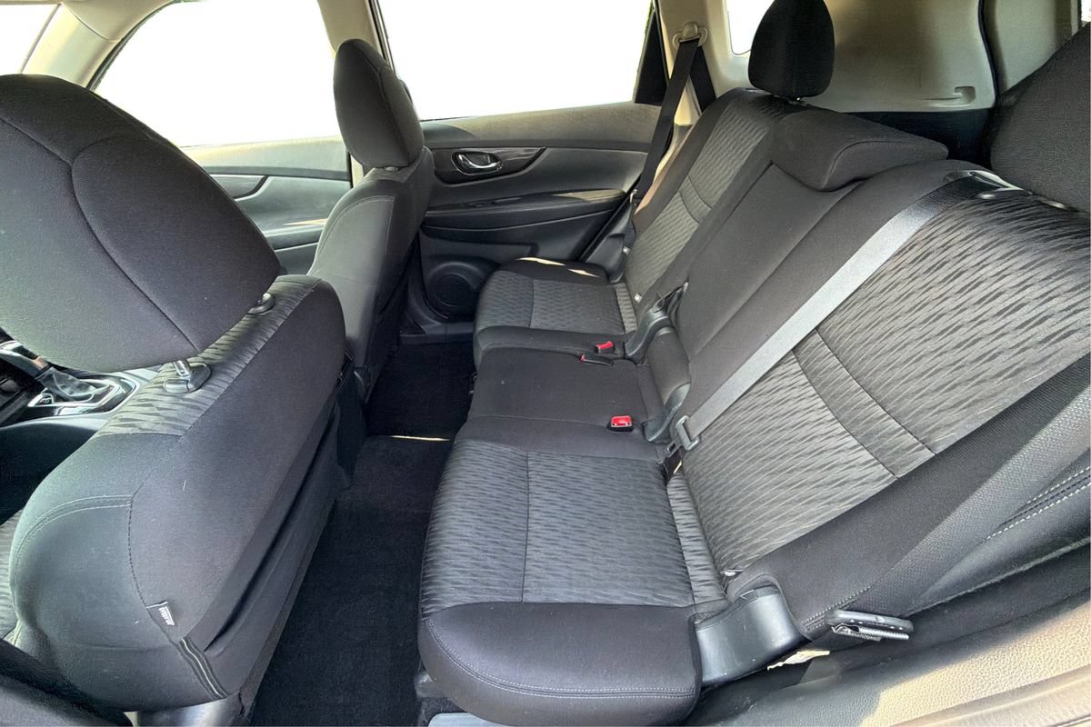 Used 2018 Nissan Rogue SV w/ Premium Package AWD/4WD image 10