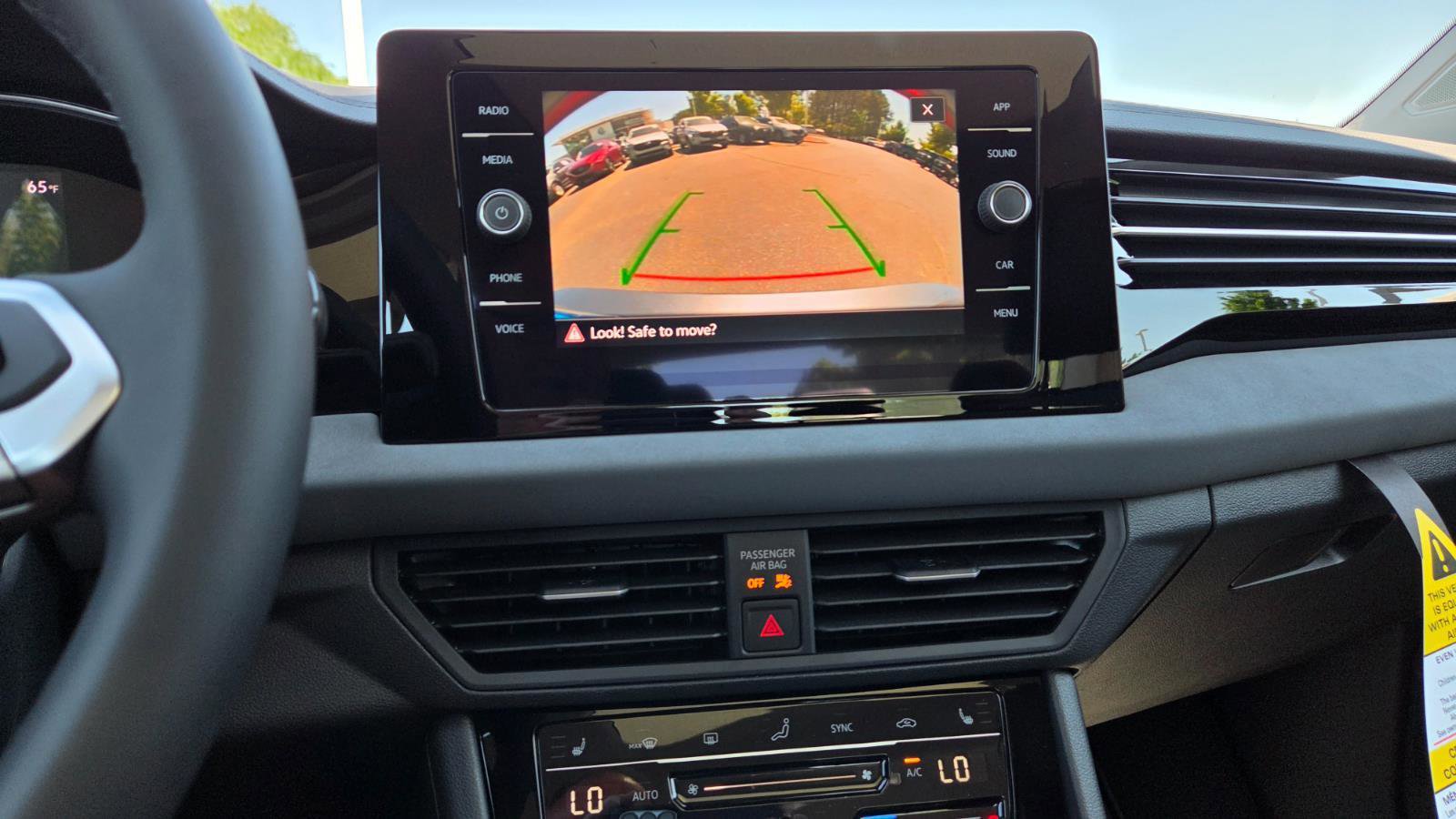 Used 2026 Volkswagen Jetta SE FWD image 29