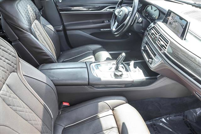 Used 2017 BMW 750i xDrive AWD/4WD image 28