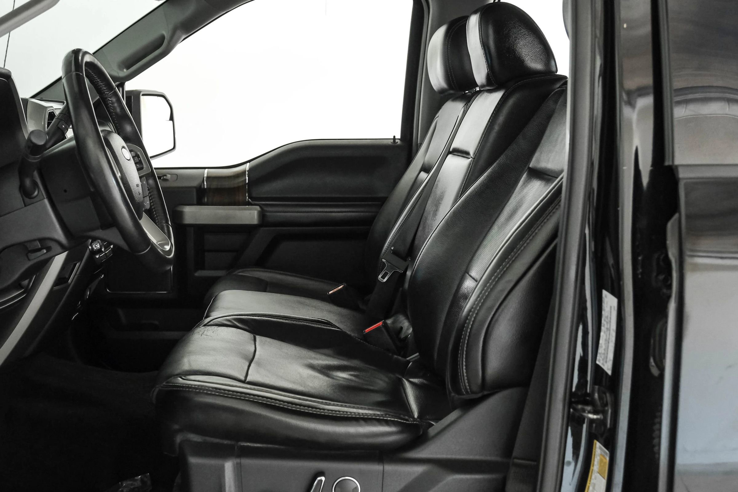 Used 2017 Ford F150 Lariat RWD image 3