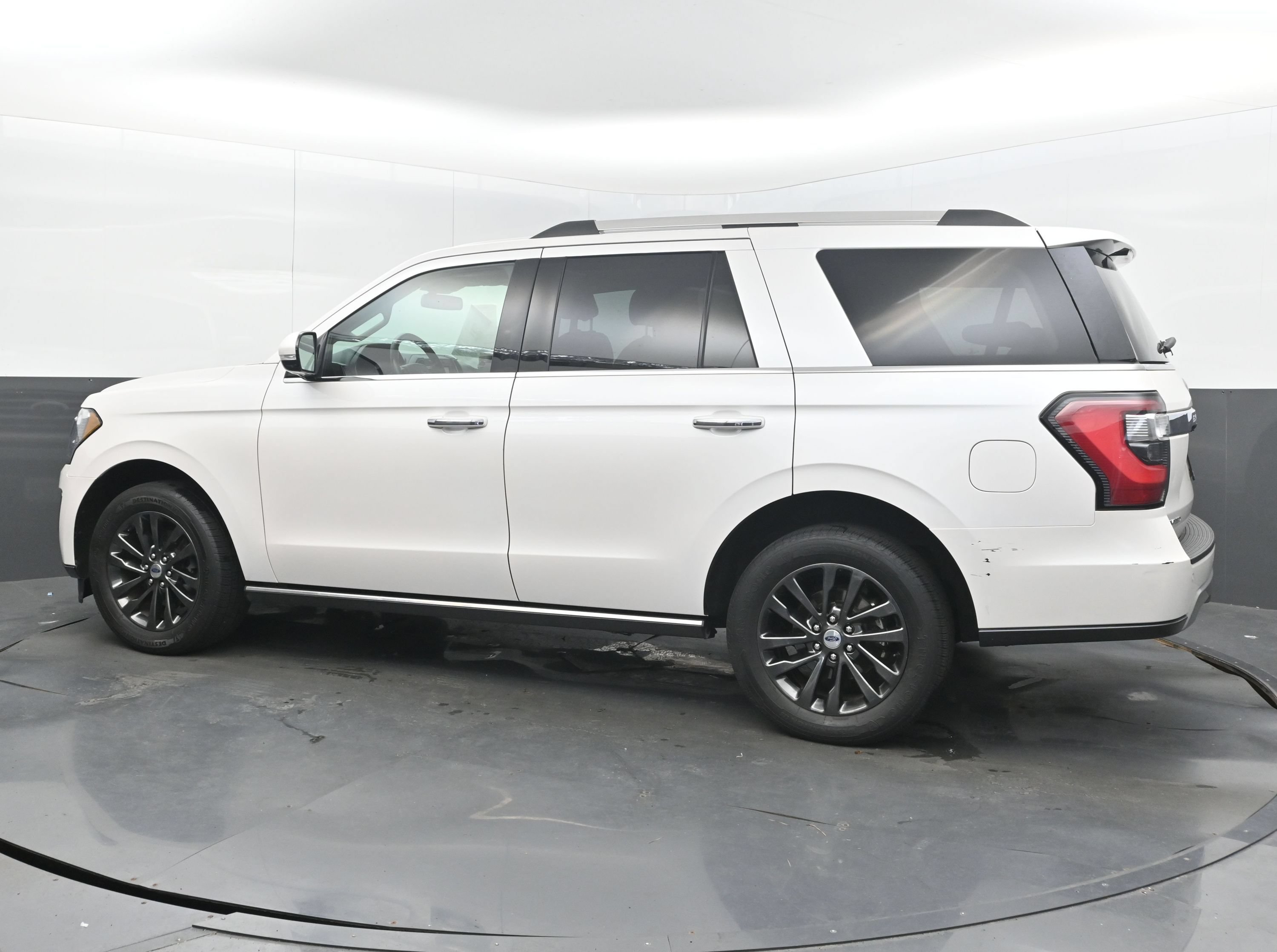 Used 2019 Ford Expedition Limited w/ Equipment Group 301A RWD image 7