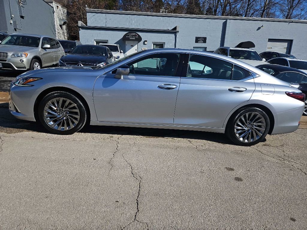 Used 2024 Lexus ES 300h w/ Luxury Package