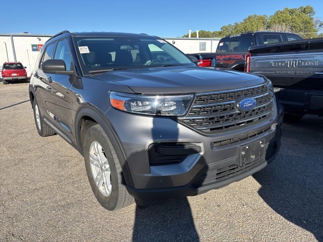 Used 2022 Ford Explorer XLT image 3