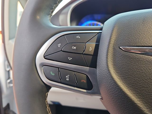 Used 2024 Chrysler Pacifica Touring-L image 25