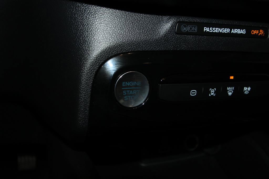 Used 2025 Ford Escape SE image 12