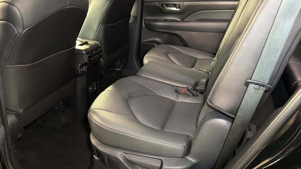 Used 2024 Toyota Grand Highlander AWD Hybrid image 18