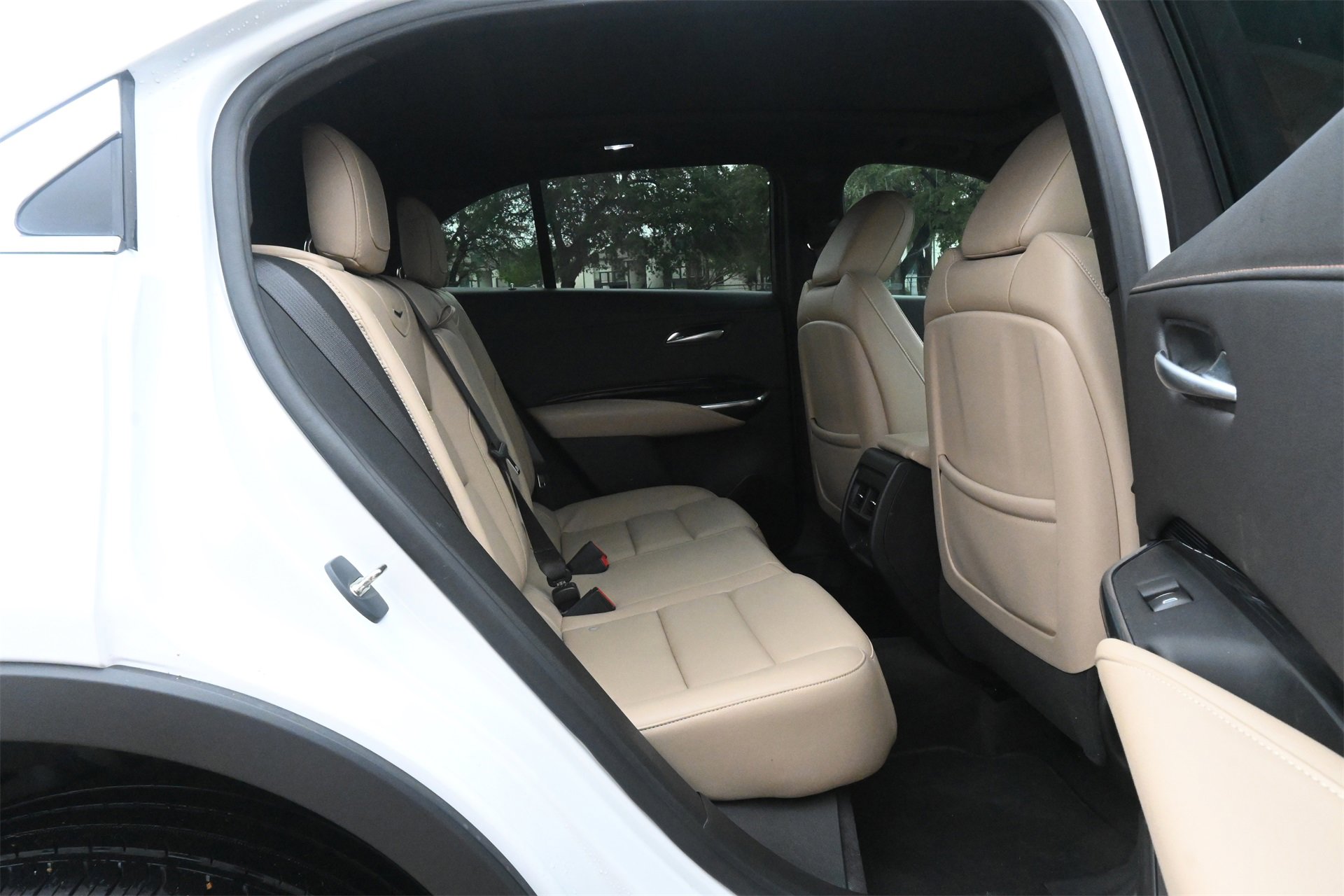 Certified 2024 Cadillac XT4 Luxury w/ Cold Weather Package image 24