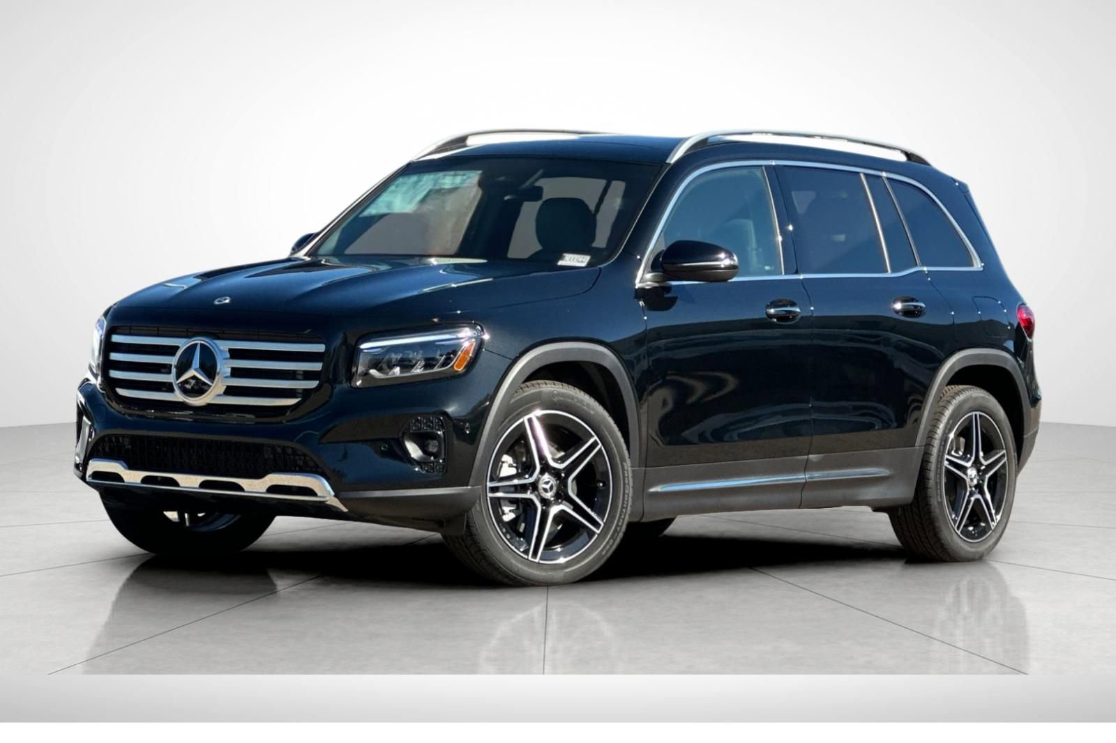 New 2026 Mercedes-Benz GLB 250 image 2