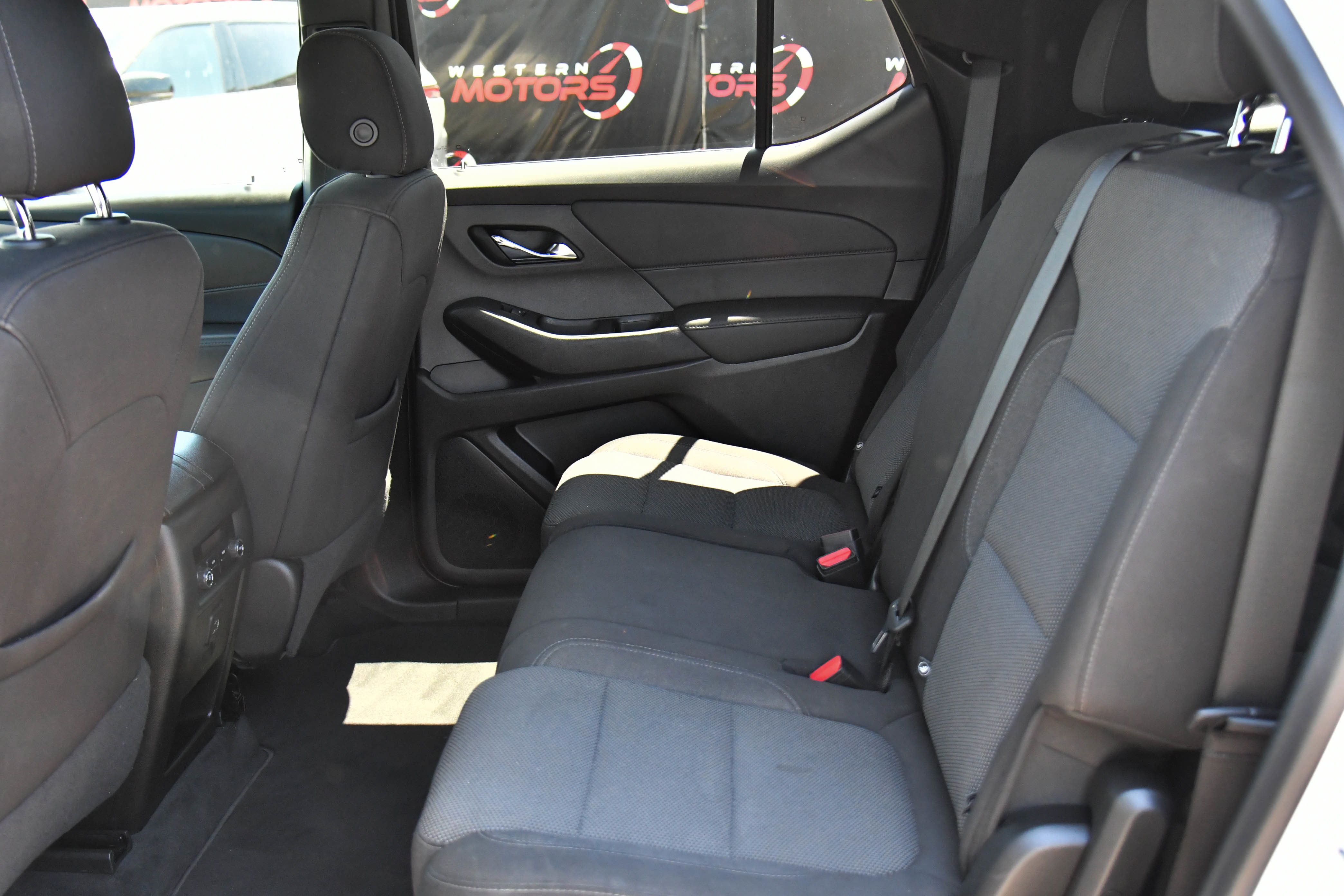 Used 2023 Chevrolet Traverse LT FWD image 39