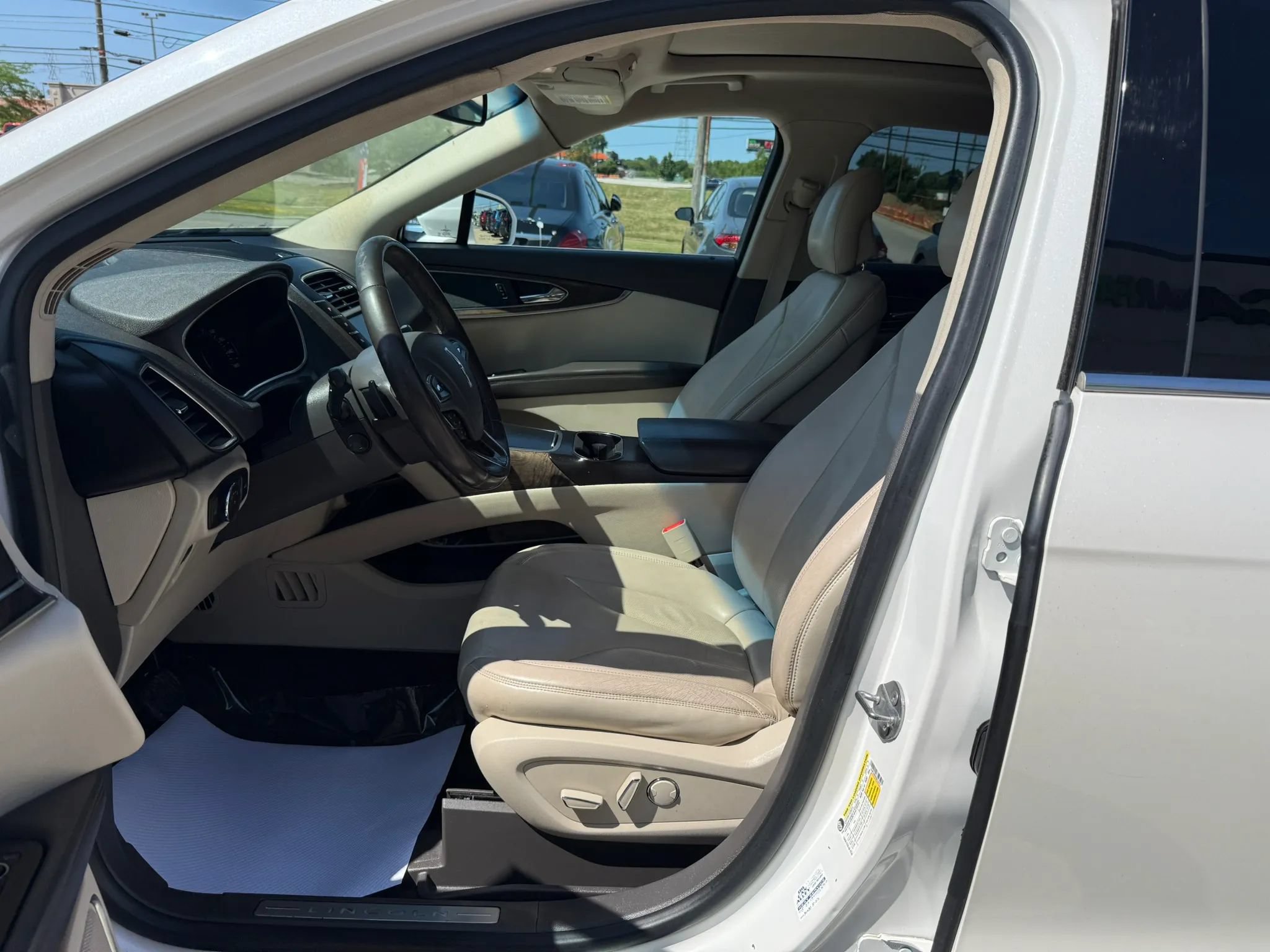 Used 2016 Lincoln MKX Select w/ Select Plus Package AWD/4WD image 20