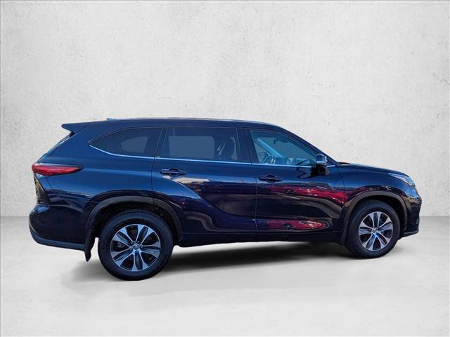 Used 2021 Toyota Highlander XLE image 4