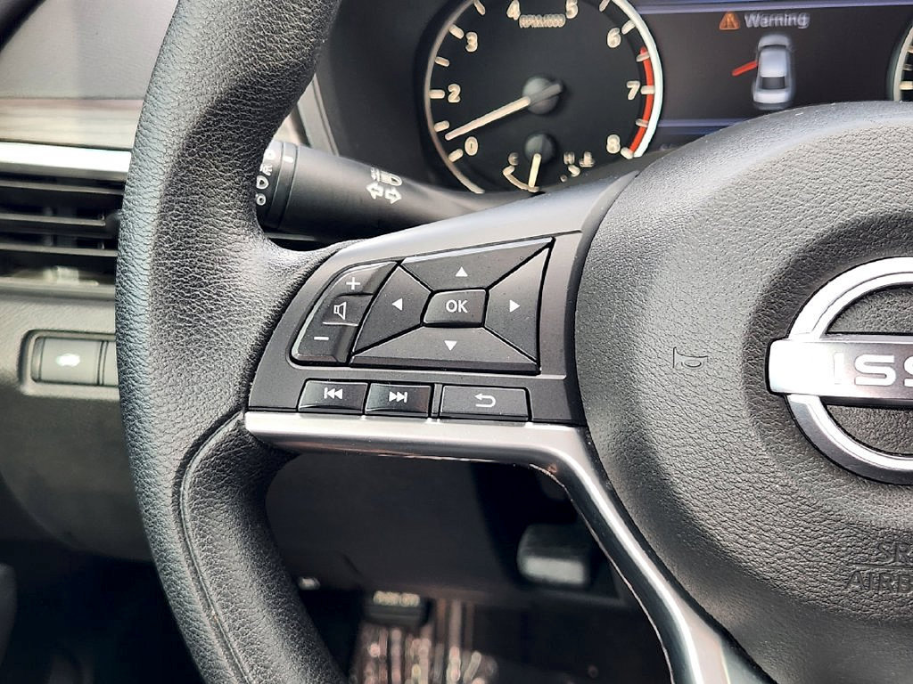 Used 2025 Nissan Altima 2.5 SV FWD image 27