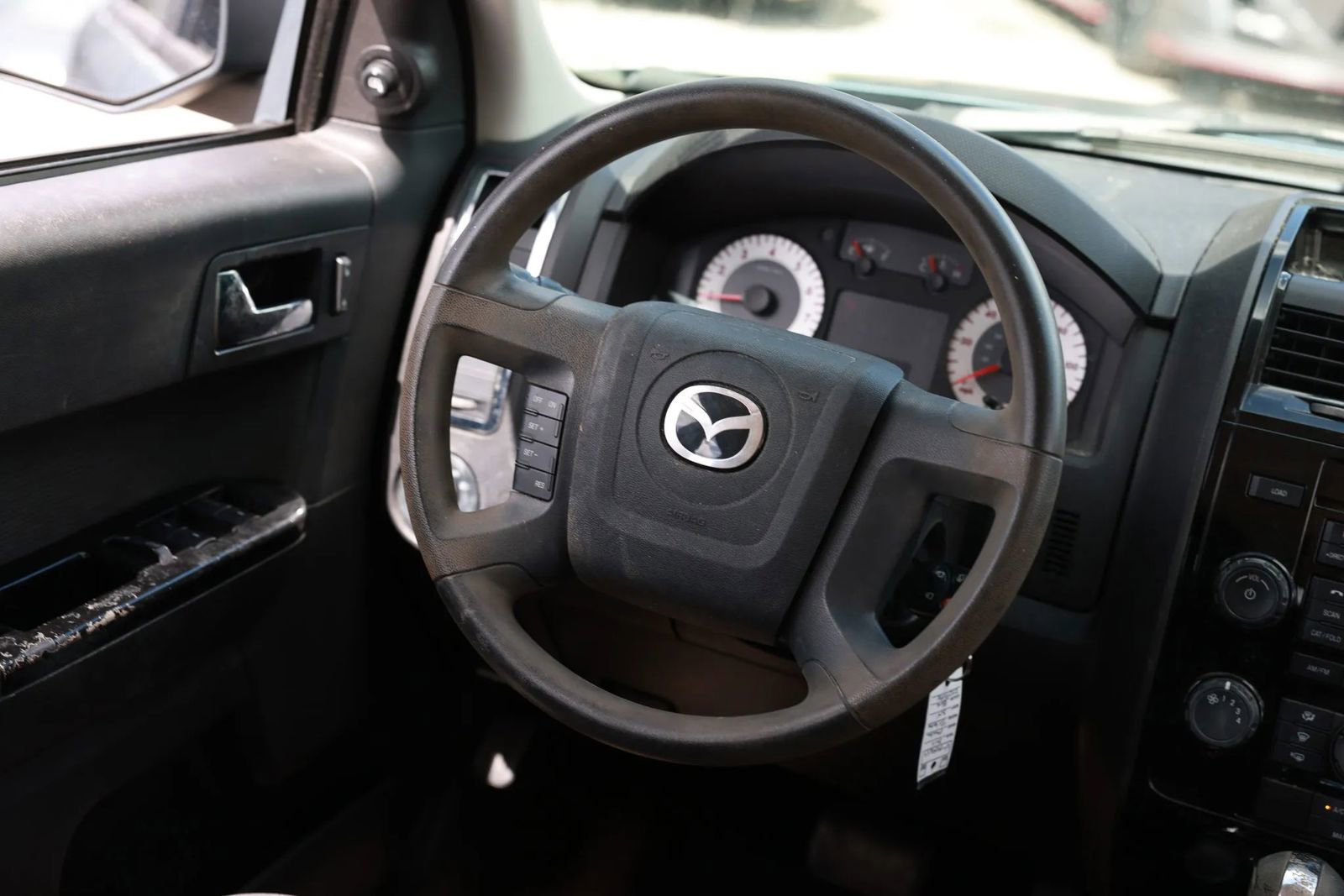 Used 2010 MAZDA Tribute i Sport image 27