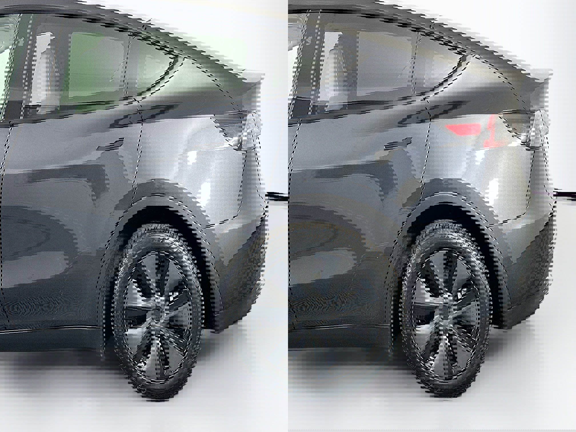 Used 2025 Tesla Model Y Long Range image 42