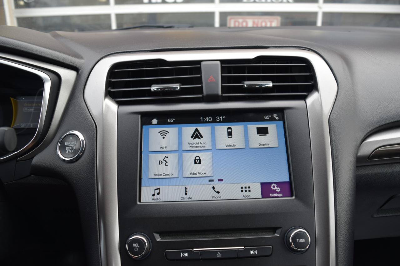 Used 2017 Ford Fusion SE w/ Fusion SE Technology Package FWD image 24