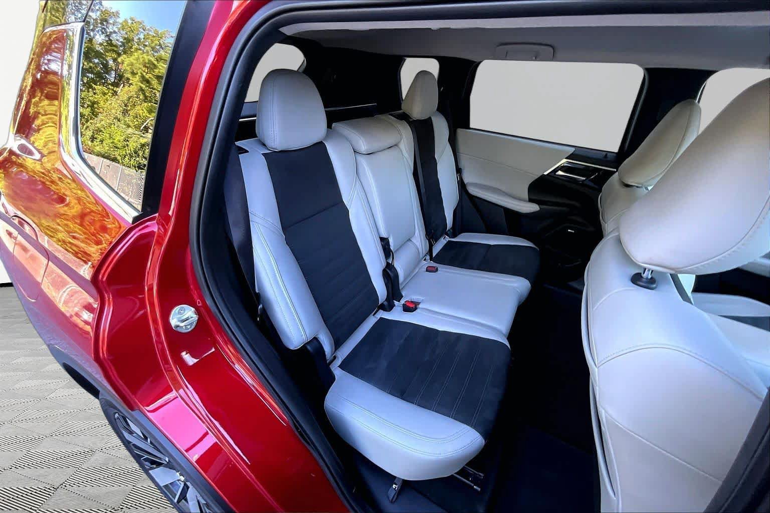 Used 2025 Mitsubishi Outlander SE FWD image 20