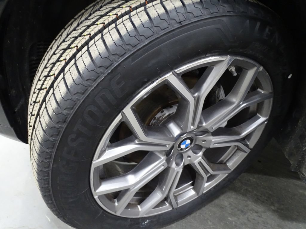 Used 2022 BMW X7 xDrive40i w/ Cold Weather Package AWD/4WD image 49