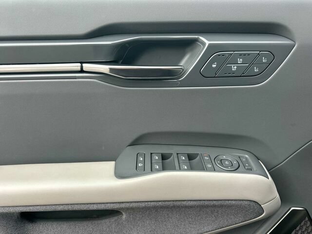 Used 2024 Kia EV9 Land AWD/4WD image 11