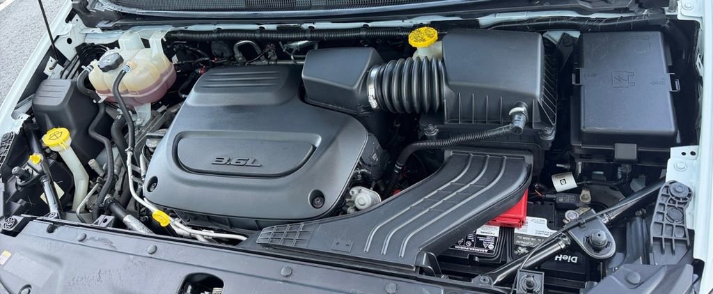 Used 2023 Chrysler Pacifica Touring-L FWD image 28